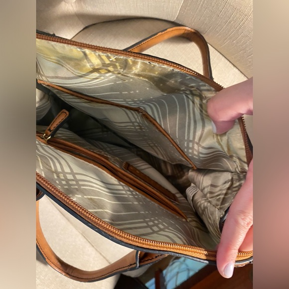 London Fog Satchel - Picture 2 of 4